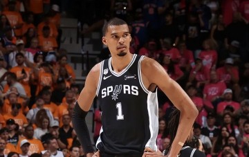 开云官网-NBA总决赛G1大比分0-1！马刺完败尼克斯！文班亚马狂砍26分难救主